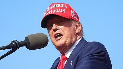 ‘வெளிநாட்டு மாணவா்களுக்கு
நிரந்தரக் குடியேற்ற உரிமை’: டிரம்ப்