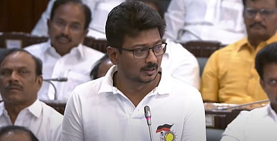 கிரிக்கெட்டுக்கு தோனி, அரசியலுக்கு ஸ்டாலின்: உதயநிதி