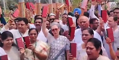 நாடாளுமன்ற வளாகத்தில் சோனியா காந்தி தலைமையில் போராட்டம்!