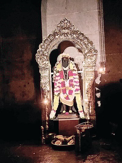 ஆறுமுகன் போற்றிய அருணகிரிநாதர்