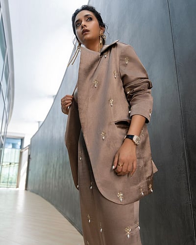 பழுப்பு நிறப் புள்ளி... கீர்த்தி சுரேஷ்!