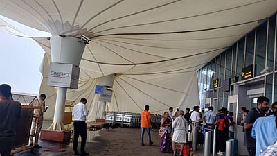 ராஜ்கோட் விமான நிலையத்தின் மேற்கூரை சரிந்தது! 