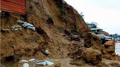 வங்க தேச நிலச்சரிவு: ரோஹிங்கியா அகதிகள் 9 பேர் பலி!