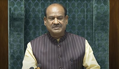 அவசரநிலை தீர்மானத்துக்கு எதிர்ப்பு, அமளி! நாள் முழுவதும் மக்களவை ஒத்திவைப்பு!