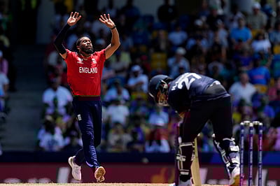 கிறிஸ் ஜோர்டான், அடில் ரஷித்  அபார பந்துவீச்சு; 115 ரன்களுக்கு ஆட்டமிழந்த அமெரிக்கா!