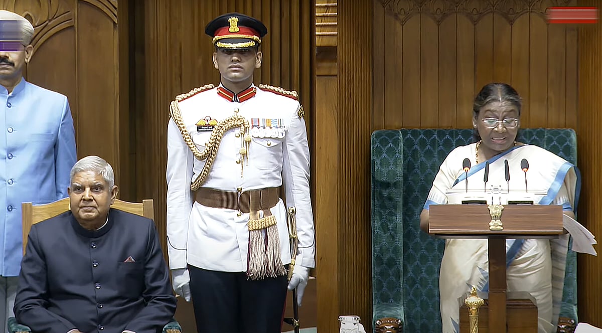 அவசரநிலை பிரகடனம் ஒரு கருப்பு நாள்.. குடியரசுத் தலைவர் உரை; எதிர்க்கட்சிகள் முழக்கம்