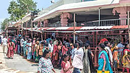 கோயில்களில் கட்டண தரிசன முறை மாற்றப்படுமா? முதல்வர் விஜய் தலைமையில் ஆலோசனை