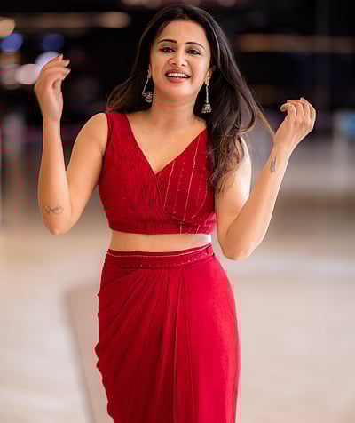 அழகின் நிறம் சிவப்பு!