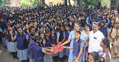 தமிழ்நாட்டில் கோடை விடுமுறை முடிந்து பள்ளிகள் திறப்பு!