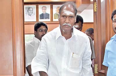புதுச்சேரியில் உள்ள கடைகளில் தமிழில் பெயர்ப் பலகை கட்டாயம்!