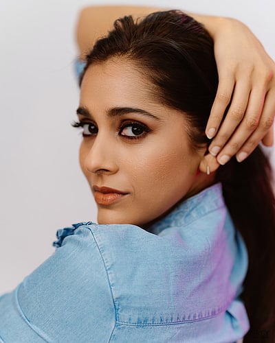 படபடக்கும் கண்களின் வசீகரம்!