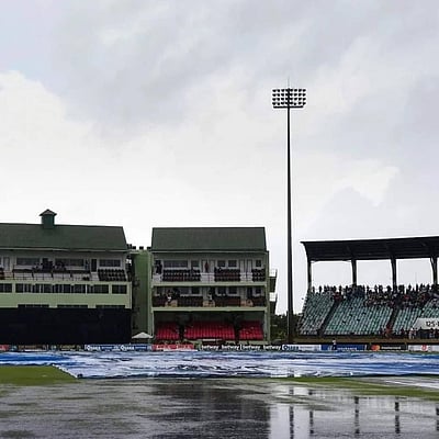 தொடரும் மழை..! அரையிறுதிப் போட்டி நடைபெறுமா..?