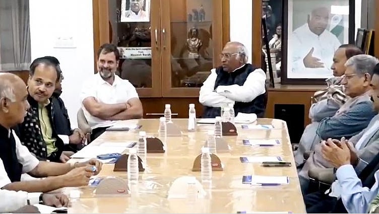 இந்தியா கூட்டணி தலைவர்கள் ஆலோசனை!