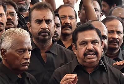 சட்டப்பேரவையில் அமளியில் ஈடுபட்ட அதிமுகவினர் வெளியேற்றம்!