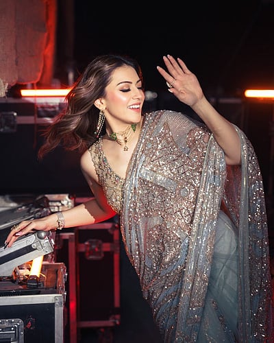 புகழ் வெளிச்சத்தில்..