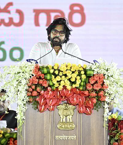 ஆந்திர துணை முதல்வா் பவன் கல்யாண்! 