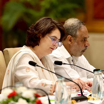 காங்கிரஸ் செயற்குழுவில்... பிரியங்கா காந்தி பகிர்ந்த  படங்கள்!