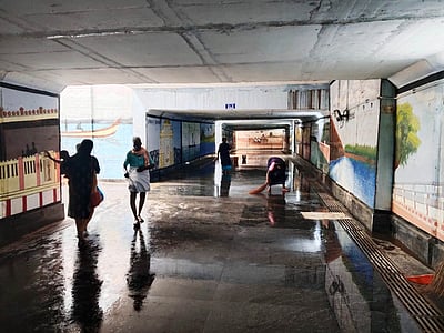 திருவள்ளூா் ரயில் நிலைய சுரங்கப்பாதையில் மழைநீா் தேக்கம்