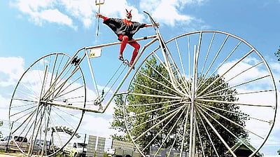 உலகின் மிகப் பெரிய சைக்கிள்...