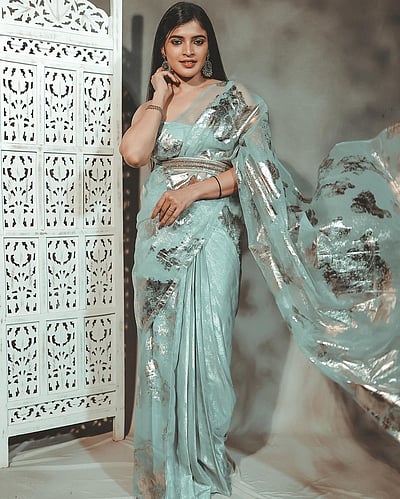 கடலில் தெரியும் நிலவு!