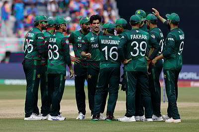 பாகிஸ்தான் அணிக்குள் 3 பிரிவுகளா? டி20 உலகக் கோப்பையில் சொதப்பியது எப்படி? 