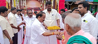 கருணாநிதி பிறந்த நாள்: உருவப் படத்துக்கு மரியாதை