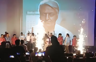 இந்தியன் மறுவெளியீடு.. ரசிகர்கள் கொண்டாட்டம்!