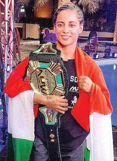 சூறாவளிப் பெண்..!