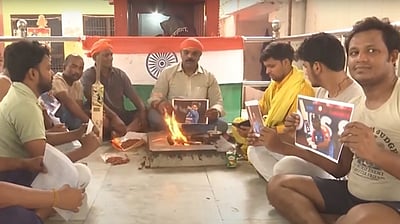 வாரணாசி: இறுதிப்போட்டியில் இந்தியா வெற்றிபெற வேண்டி யாகம்!