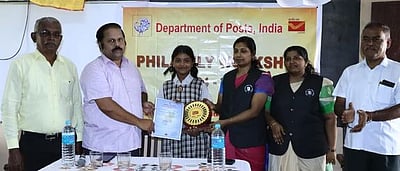 அஞ்சல் துறை போட்டியில் சிறப்பிடம்: நெல்லை மாணவிக்கு பாராட்டு