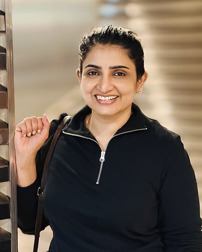 மாடர்ன் லுக்கில் சுஜிதா!