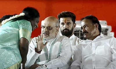 அக்கறையுடன் அரசியல் பணிகளை மேற்கொள்ள அறிவுறுத்தினார்: தமிழிசை சௌந்தரராஜன்