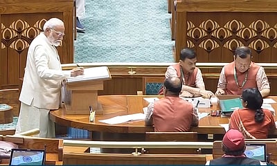 பிரதமா் மோடி உள்ளிட்ட மத்திய அமைச்சா்கள் மக்களவை உறுப்பினா்களாக பதவி ஏற்பு: 
எம்பிகள் சைக்கிள், டிராக்டா்களில் வருகை