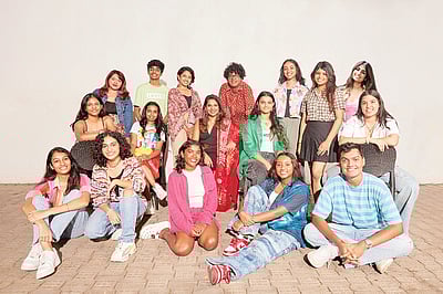 நடனத்துக்கு இடையே ஓவியம்...