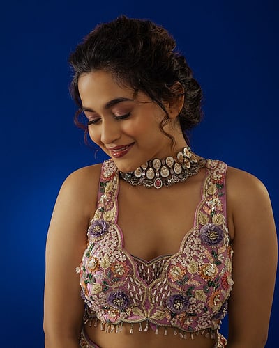 பகல் நிலவு! காவியா அறிவுமணி..