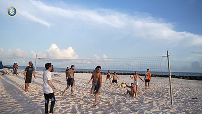 பீச் வாலிபால் விளையாடும் இந்திய வீரர்கள்!