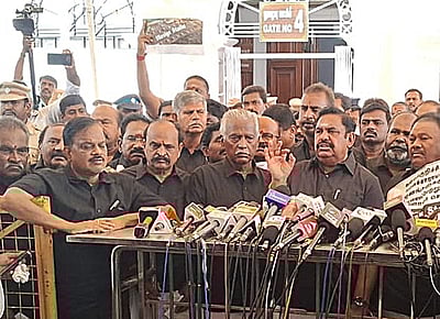 கள்ளச்சாராய மரணம் குறித்து பேரவையில் பேச பேரவைத் தலைவர் அனுமதி மறுப்பு: இபிஎஸ் குற்றச்சாட்டு