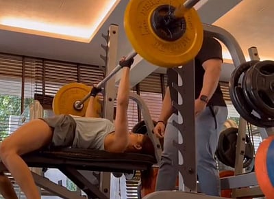 42 கிலோ எடையைத் தூக்கிய சமந்தா! (விடியோ)