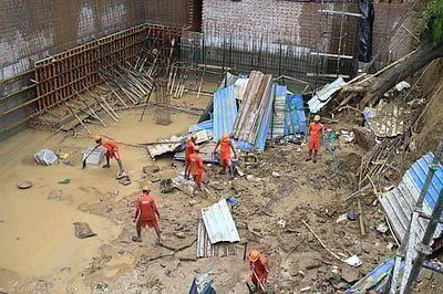 தில்லியில் கனமழையால் ஏற்பட்ட விபத்துகளில் 8 பேர் உயிரிழப்பு!