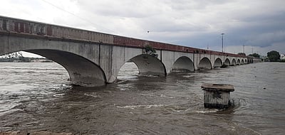 காவிரி ஆற்றில் வெள்ளப்பெருக்கு:
குமாரபாளையம் நகராட்சிப் பகுதியில் 78 குடும்பத்தினா் வெளியேற்றம்