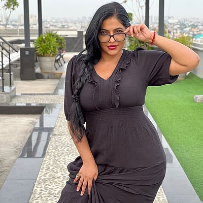 கார்மேகக் குழலி.. ரேஷ்மா பசுபுலேட்டி!