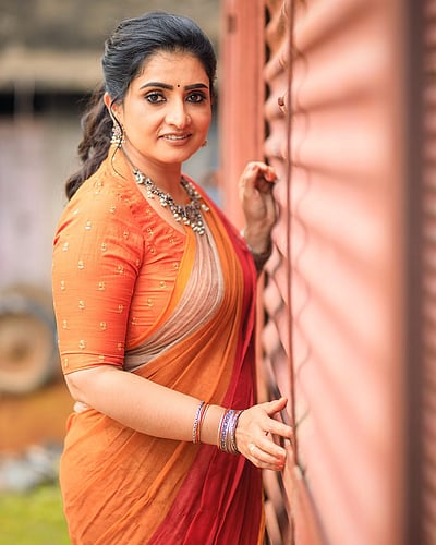 எழும் சூரியன்... மகிழ்ச்சித் தருணம்... சுஜிதா!