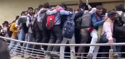 10 பணியிடங்களுக்காகக் குவிந்த 1000  பட்டதாரிகள்!