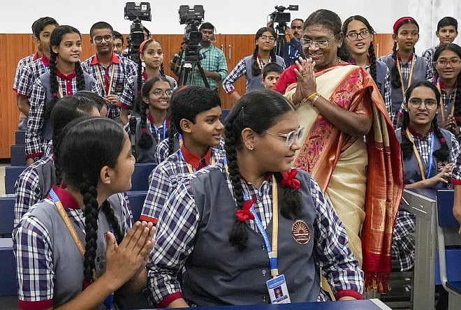 ஒருநாள் ஆசிரியரான குடியரசுத் தலைவர் முர்மு!