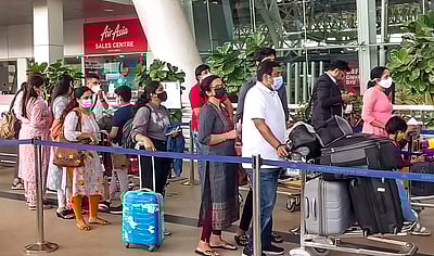 சென்னை விமான நிலையத்தில் மீண்டும் கணினி மூலம் போர்டிங் பாஸ்!