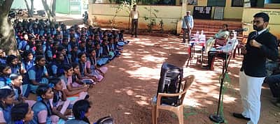 கல்வி கற்பதன் மூலம் வாழ்வில் வெற்றி பெறலாம்: உரிமையியல் நீதித்துறை நடுவா்