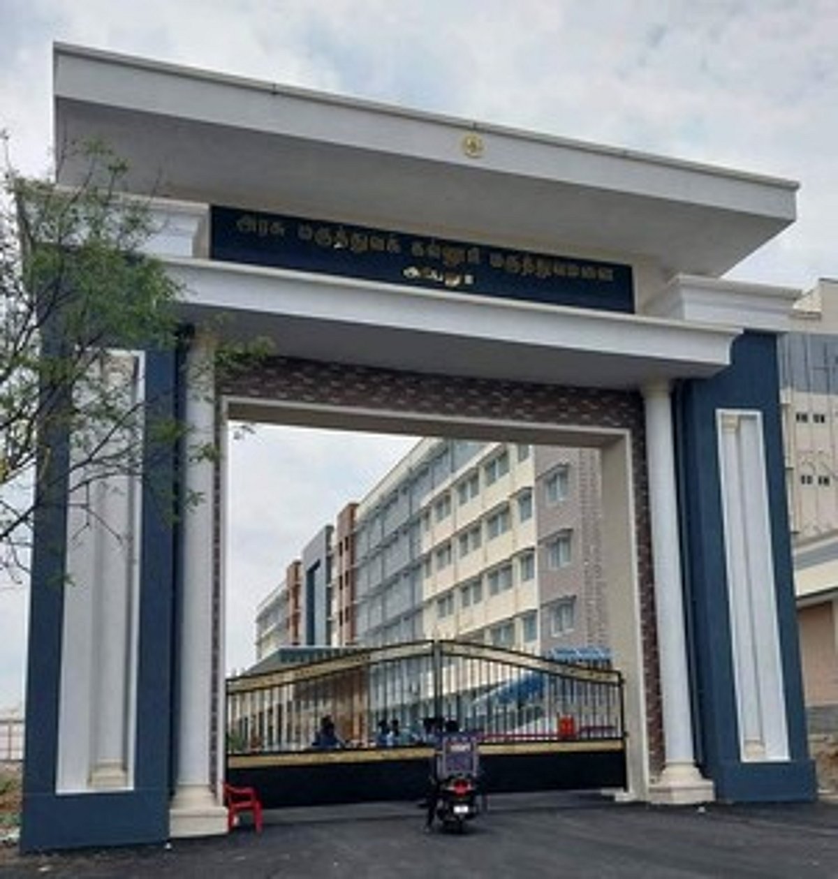 அரியலூா் அரசு மருத்துவக் கல்லூரி மருத்துவமனையில் சிறப்பு நிபுணா்கள் இன்றி நோயாளிகள் அவதி