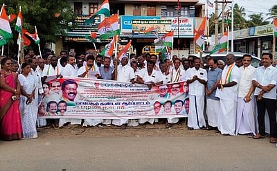 சுரண்டையில் காங்கிரஸ் ஆா்ப்பாட்டம்