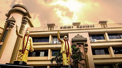 நிவாரணப் பணிகளை மேற்கொள்ள திமுகவினா் இன்று ஆலோசனை