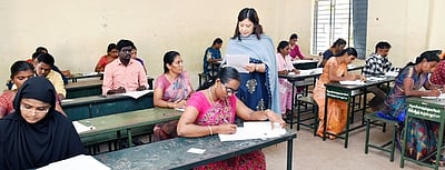 இடைநிலை ஆசிரியா் பணிக்கு 
தோ்வு: 287 போ் பங்கேற்பு